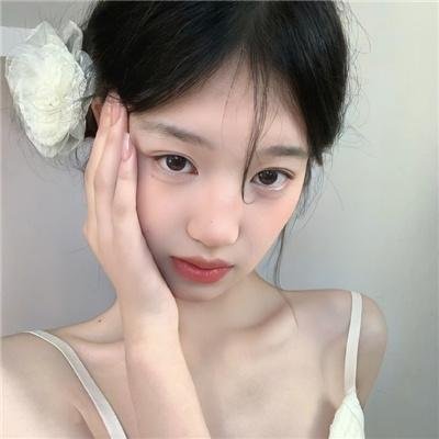 与一位女士合影